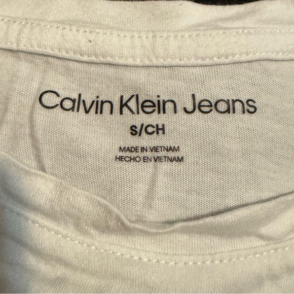 Calvin Klein Logo Tshirt - Picture 3 of 3